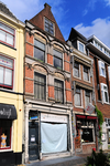 904764 Gezicht op de voorgevels van de panden Oudegracht 168 (voorheen Electro Service Utrecht) en 170 (café Jan de ...